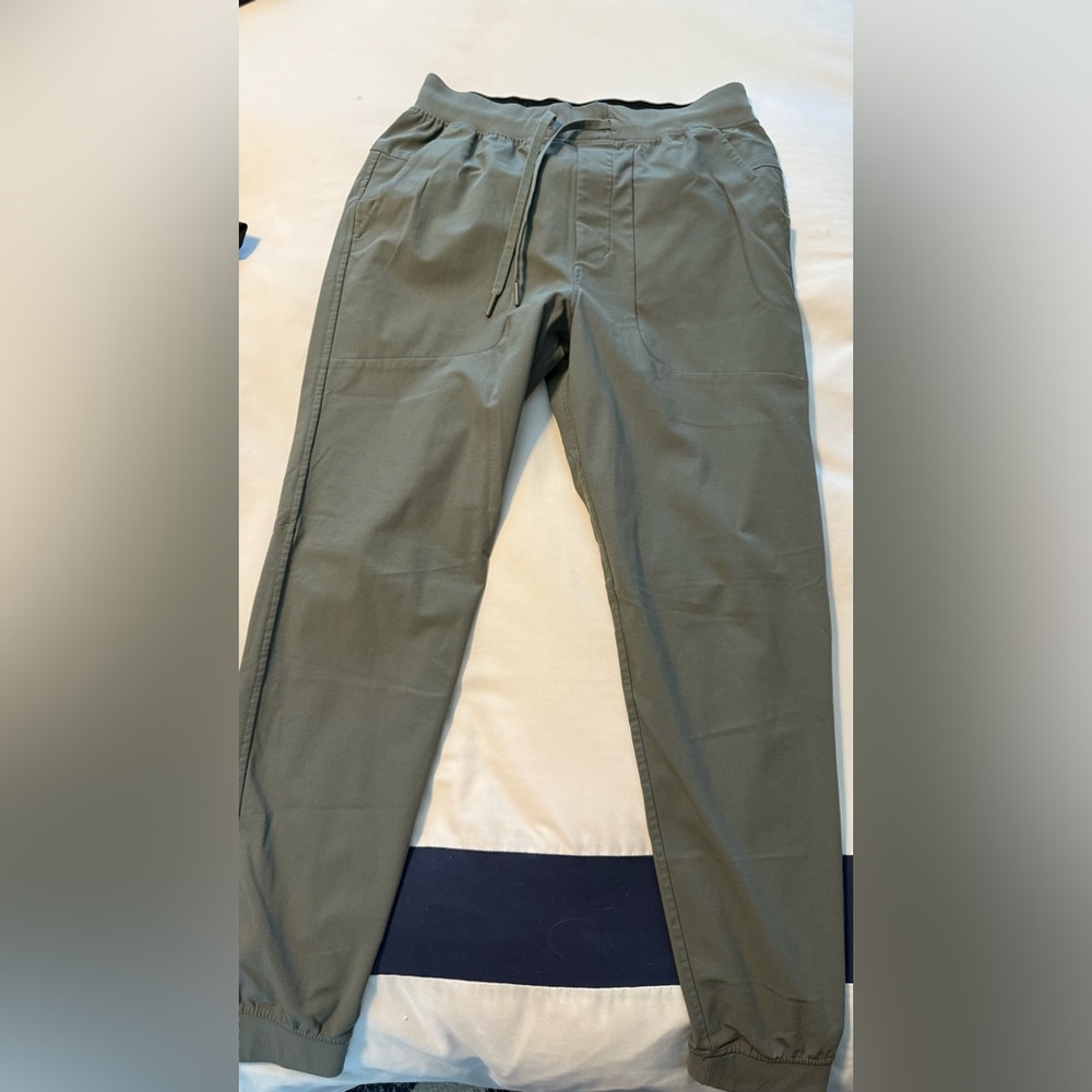 Lululemon ABC Joggers Men's Olive, size Medium